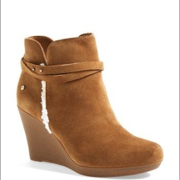Like New - UGG Alexandra Water Resistant Wedge Bootie - Suede Chestnut - Size 9 - Picture 1 of 6